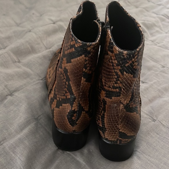 Beautiful snake leather Never Worn booties - Picture 3 of 7
